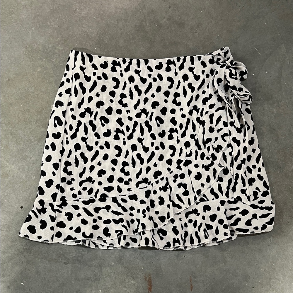 Elegant Black and White Animal Print Mini Skirt